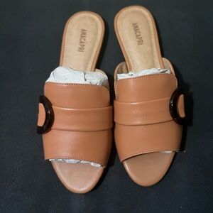 Tan Women's Slide Sandals (SIZE 7) (READ DESCRIPTION)